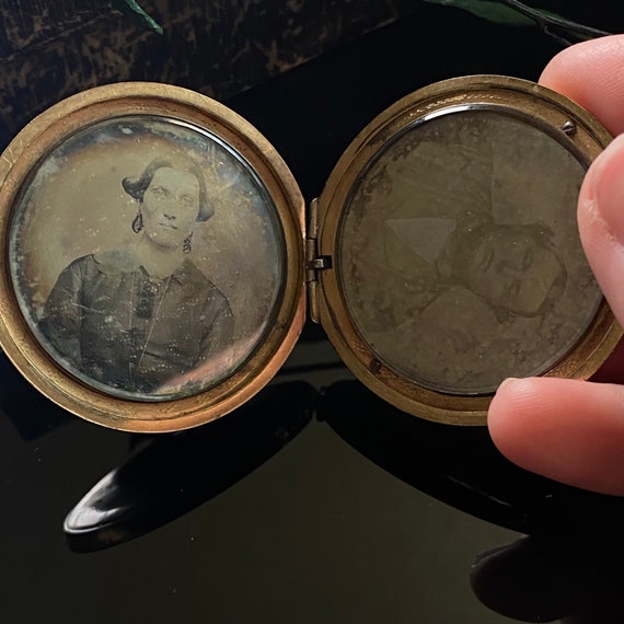 Antique Victorian Large Daguerrotype Photo Locket - image 6