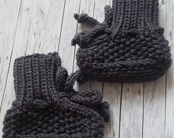 Socken, Babysocken, Neugeborene, Handgestrickt, Babysocken  aus Wolle, Babybooties,  Geschenk,  Farbe Schiefer