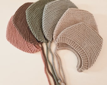 Handstickad babymössa, babyhatt i ull, present till nyfödd, varm babymössa, höst/vinter, handgjord babymössa, många färger