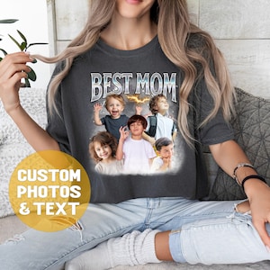 K&ouml;nnte beinhalten: Ein graues T-Shirt mit dem Text "BEST MOM" in silbernen Buchstaben mit einem Blitz. Das Shirt zeigt eine Collage aus vier Fotos von Kindern.