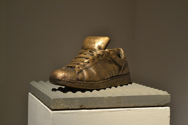 {keywor d} adidas superstar bronce