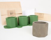 Mini Concrete Succulent Planter DIY Kit - Make your own concrete planters with silicone moulds
