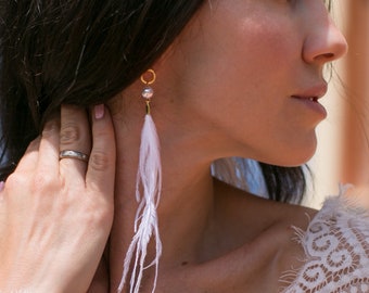 Boucles d’oreilles en plumes d’autruche blanche, boucle d’oreille boho de mariage, mariage boho, boucles d’oreilles de déclaration, bijoux d’or, cadeau de Boho, cadeau pour une mariée