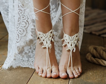 Cochet barefoot sandals with cowrie seashell, Bohemian wedding macrame barefoot sandals, Gypsy accessory, wedding shoes for bride in ivory