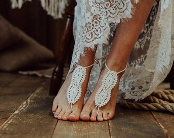 Crochet Barefoot Sandals, Bohemian Wedding Anklet, Macrame Accessory, white