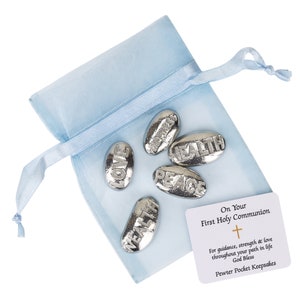 Galets à message pour la première communion (garçon) dans une pochette en organza bleu - Amour Santé Richesse Bonheur Paix
