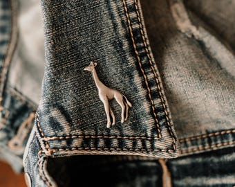 Giraffe Pewter Lapel Pin