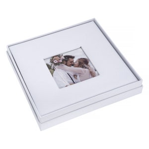 Blank white linen album with window to add your own photo - Holds 100 6x4 inch photos in clear slip in sleeves
