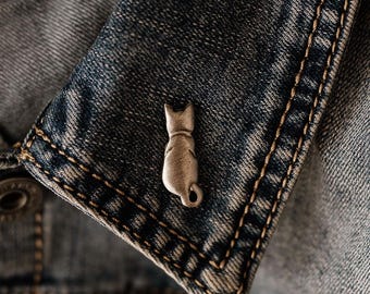 Cat Pewter jacket lapel pin