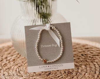 Dream Big - Gold star stretch bracelet on a gift card with printed message area