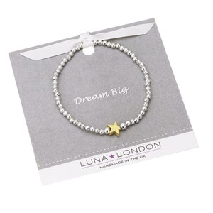 Dream Big - Bracelet extensible en forme d'étoile dorée sur une carte-cadeau avec zone de message imprimée