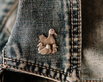 Family of ducks - Pewter jacket lapel pin