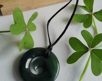 New Zealand Greenstone Polished Traditional Koru Jade Small Necklace Pendant (Length 25mm - Unisex)