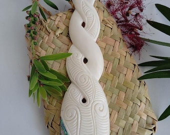 New Zealand Maori Style Bone Carving Paua XL Triple Twist Pendant 115 mm Unisex