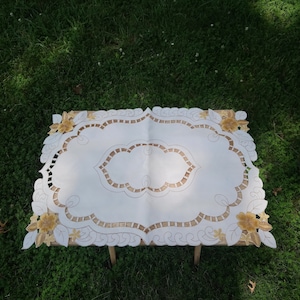 embroidery placemat / rectangle table linens / rectangle doily / embroidery table topper