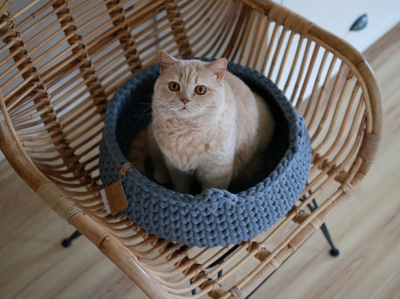 Cozy chunky Cat Bed in dark gray, minimal style cat bedding with cat ears, cotton cord pet selling cave, modern cat basket, cats favorite place