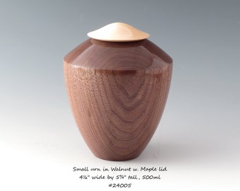 Keepsake urn or small pet urn in Walnut, 500ml