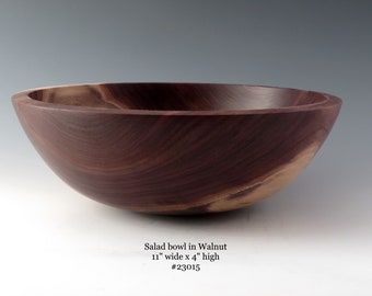 Family-size wooden salad bowl. Serves 4.
