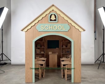 木製スクールプレイハウス + 子供用家具 | 25種類以上のテーマからお選びいただけます | オールインクルーシブのターンキープロジェクト