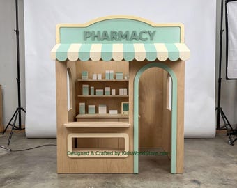 木製薬局プレイハウス + 子供用家具 | 25以上のテーマからお選びいただけます | オールインクルーシブのターンキープロジェクト