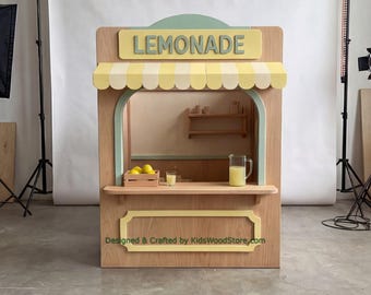 木製レモネードプレイハウス + 子供用家具 | 25以上のテーマからお選びいただけます | オールインクルーシブのターンキープロジェクト