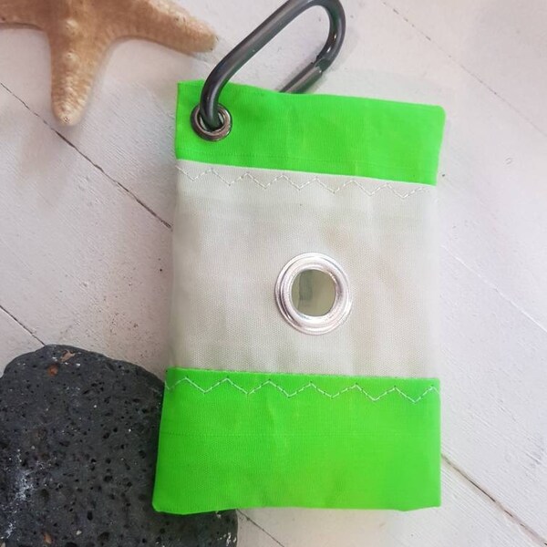 725 / 5000 Résultats de traduction Dog poop bag dispenser - recycled kitesurf sail - recycled sail - boat - kitesurf - handmade