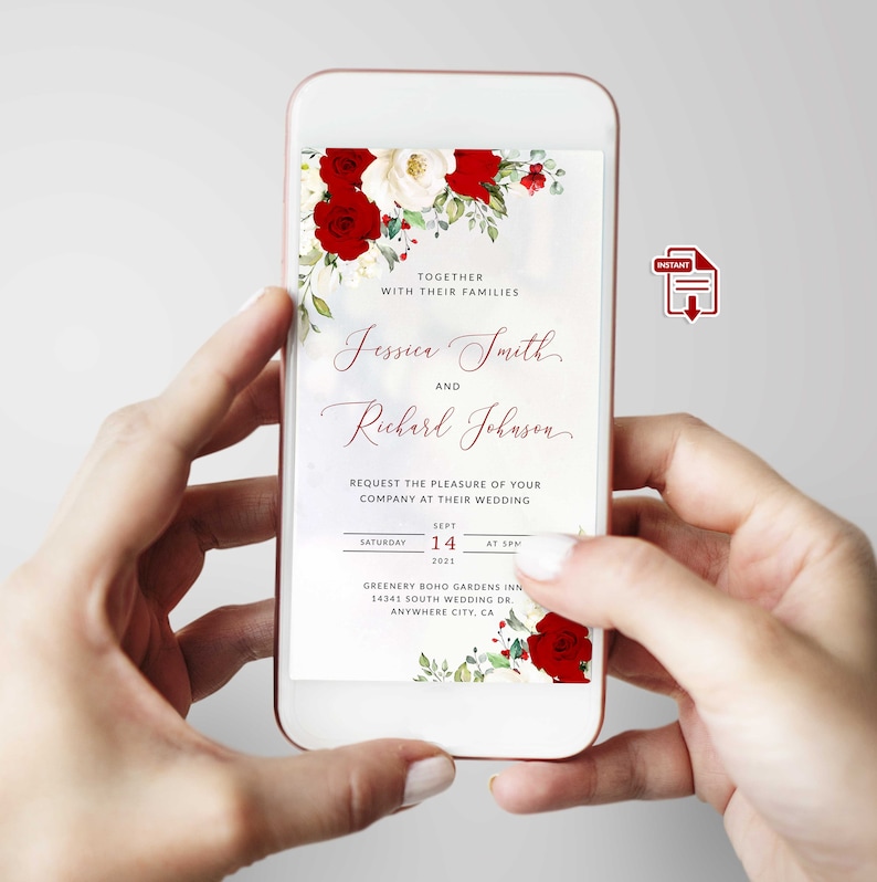 K&ouml;nnte beinhalten: Ein Smartphone zeigt eine Hochzeitseinladung mit roten Rosen und wei&szlig;en Blumen. Der Einladungstext lautet "Jessica Smith und Richard Johnson" mit dem Datum "14. September 2021". Ein "Instant" Download-Symbol ist sichtbar.