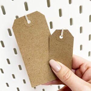Etiquettes pour cartons brunes | Médaillons kraft aspect vintage avec ficelle et oeillet | 7 cm x 3,5 cm | 10,8 cm x 5,4 cm