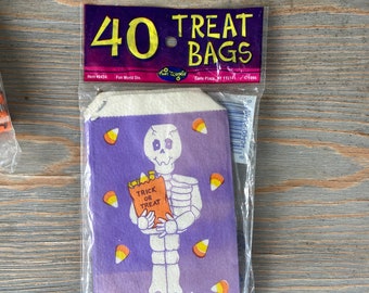 Vintage Bag of 40 New Old Stock Halloween Treat Bags, Treat Bags, NOS,  1995, Original Package, Skeletons, Happy Halloween, Papergoods