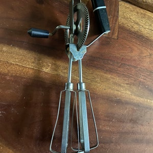 Kings County Tools Red Manual Hand Mixer | Egg Beater with Crank |  Non-Electric Kitchen Whisk | Fast Rotary Action | Made in Italy