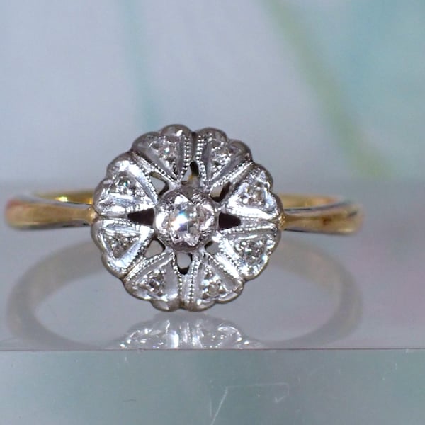 Antyczny pierścień z diamentami w kształcie serca w stylu art déco z 18-karatowego złota