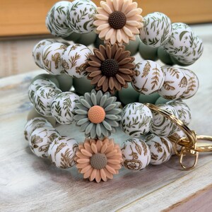 Neutral Beaded Wristlet Keychain, Silicone Leaf Daisy Bracelet Boho Key Holder image 4