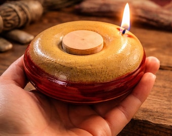 Lámpara de aceite de cerámica hecha a mano, lámpara de fuego rústica de cerámica con tapa de arce y mecha, luz ceremonial de mano de inspiración antigua.