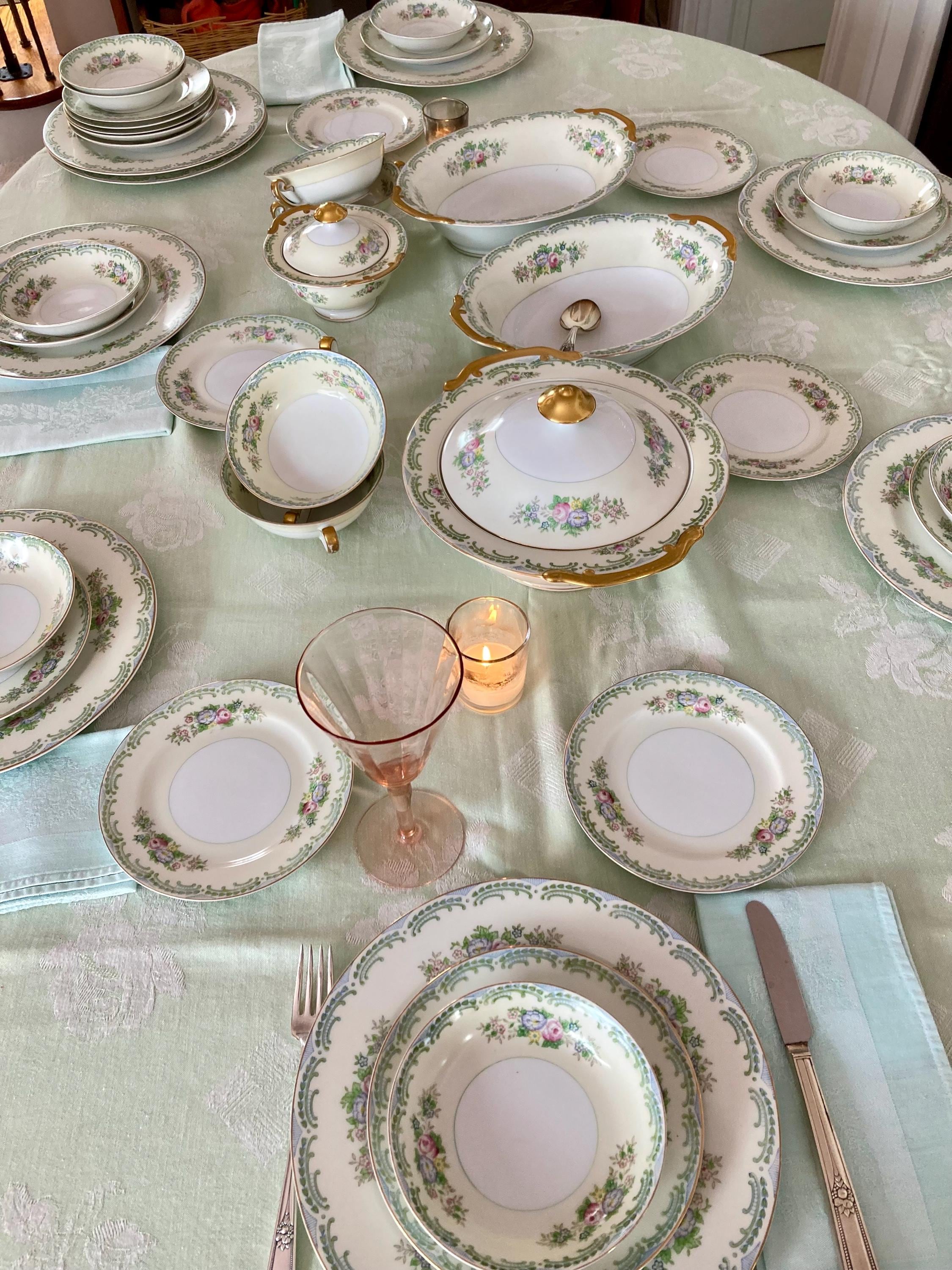 Fine China Set Meito 8 Place-settings Light Green Delicate Hand