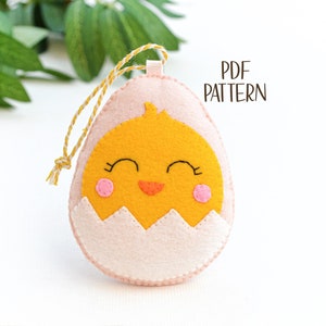 Easter Chick Egg felt PATTERN pdf . Easter chick basket stuffer sewing tutorial . Easter keycnain . Chicken hanging toy