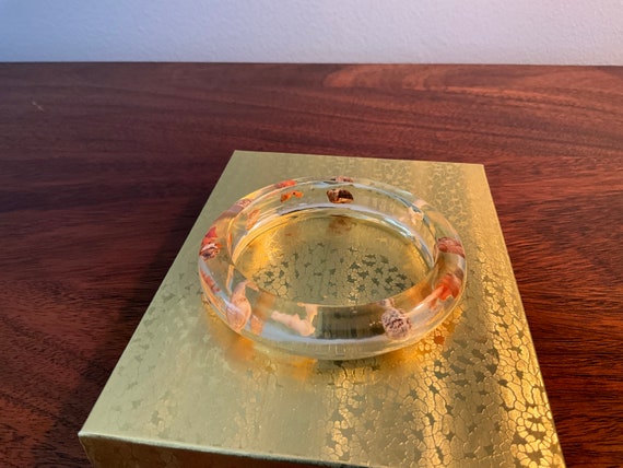 Vintage clear plastic bracelet with tiny shells i… - image 2