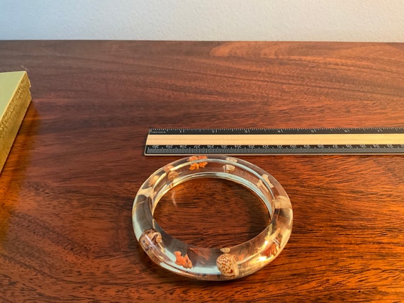Vintage clear plastic bracelet with tiny shells i… - image 5