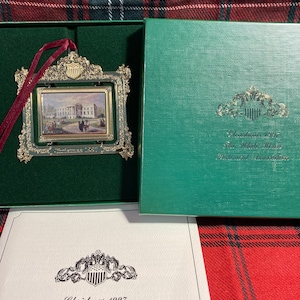 The White House 1997 Christmas ornament Historical Association Cameo