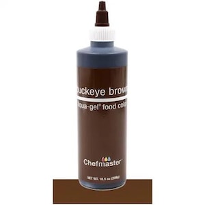 Peut inclure: Une bouteille de colorant alimentaire marron, étiquetée "Buckeye Brown" avec "aqua-gel food color" et la marque "Chefmaster". La bouteille a un bouchon marron foncé et une étiquette blanche. Poids net : 298g.