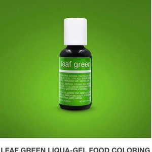 Peut inclure: Une petite bouteille de colorant alimentaire vert feuille, étiquetée "leaf green" et "20ML".