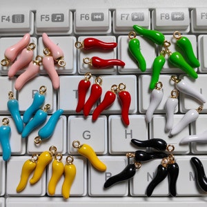 7 färger emaljberlocker i chili, förgyllda ögleberlocker i emalj med peppar, 5 x 19 mm emaljberlocker, 10–100 st. valfritt, gör-det-själv-smyckestillverkning, C206