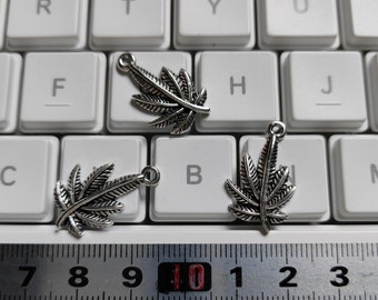 40pcs Antiqued Silver Maple Leaf Charms, Metal Leaf Pendants, 14x23mm Tree Leaf Charms, DIY Jewelry Making, Findings, C201