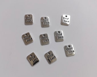50 oder 100 Stück doppelseitige Glücksbringer, 7x9mm Antik Silber Glücksbringer, Spruch Charms, Mini Metall Wort Charms, Fundstücke, C588