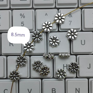 30 - 50 pcs  Antique Silver Flat Metal Beads, 8.5mm Double Sided Flower Pattern Flat Beads ,Hole 1.2mm, DIY Jewelry Making, Findings, B286