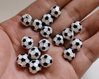 9x9,6 mm fotbollspärlor, emaljpärlor i fotboll, fotbollspärlor, fotbollssmycken, gör-det-själv-smycken, fynd. 5–50 st. alternativ. B688