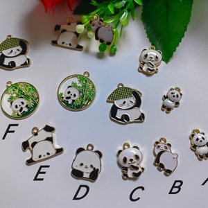 10 o 20 piezas de dijes de panda esmaltados, chapados en oro enmarcados con dije de panda esmaltado, Bonitos colgantes de panda, Colgantes de panda de metal, Fornituras, C540