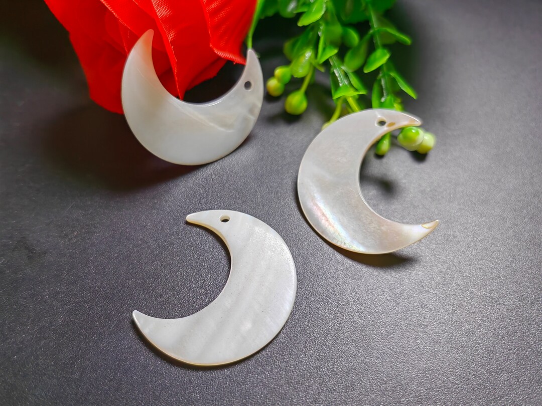35x29mm Freshwater Shell Half Moon Charms, Pearl Shell Moon Pendants ...