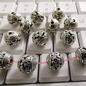 20 or 50pcs Butterfly Round Beads, Antique Silver Hollow Out Metal Spacer Beads, 8mm 10mm Tibetan Metal Beads, DIY Jewelry, Findings. B319