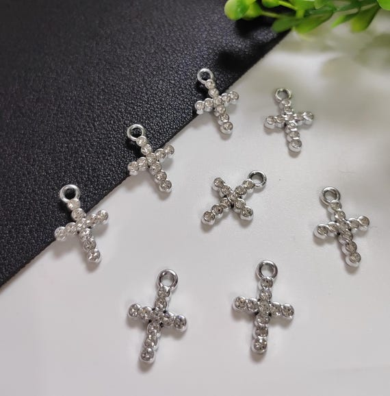 クリアラインストーンクロスチャーム、12 x 18 mmメタルクロスチャーム