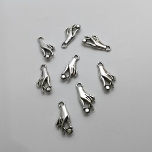 30 eller 50 st. handberlocker i antik silver, andliga handberlocker, 8 x 18 mm metallhandberlocker, yogaberlocker, gör-det-själv-smyckestillverkning, fynd. C060